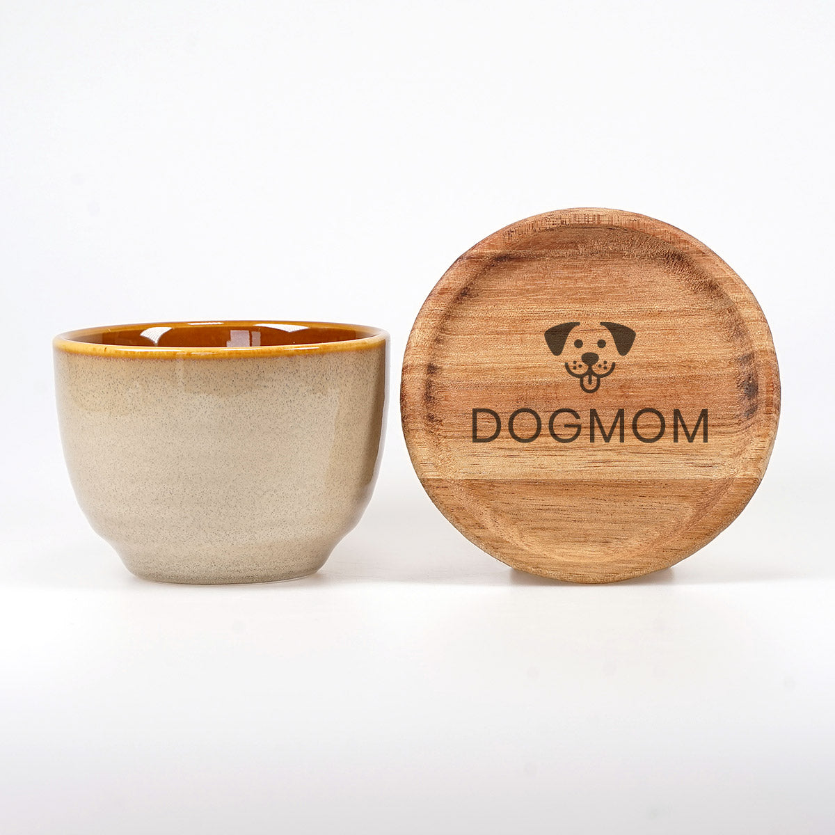 Premium Kaffeetasse & Holzuntersetzer im Set – „Dog Mom“