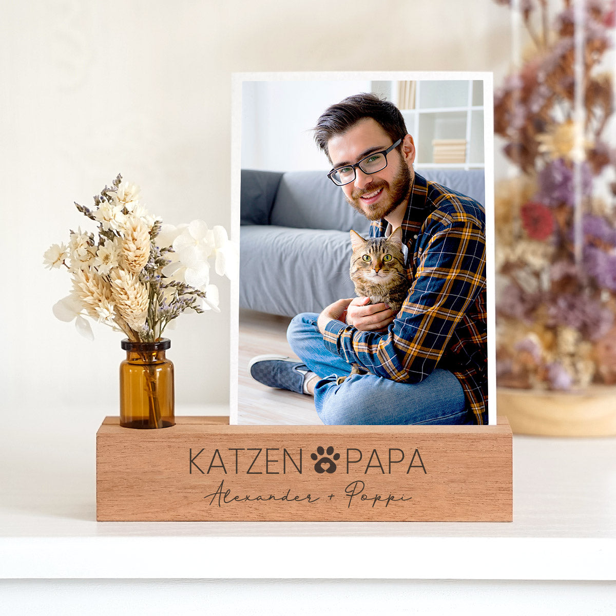 Personalisierter Fotoständer aus Holz mit Trockenblumen – „KATZENPAPA“