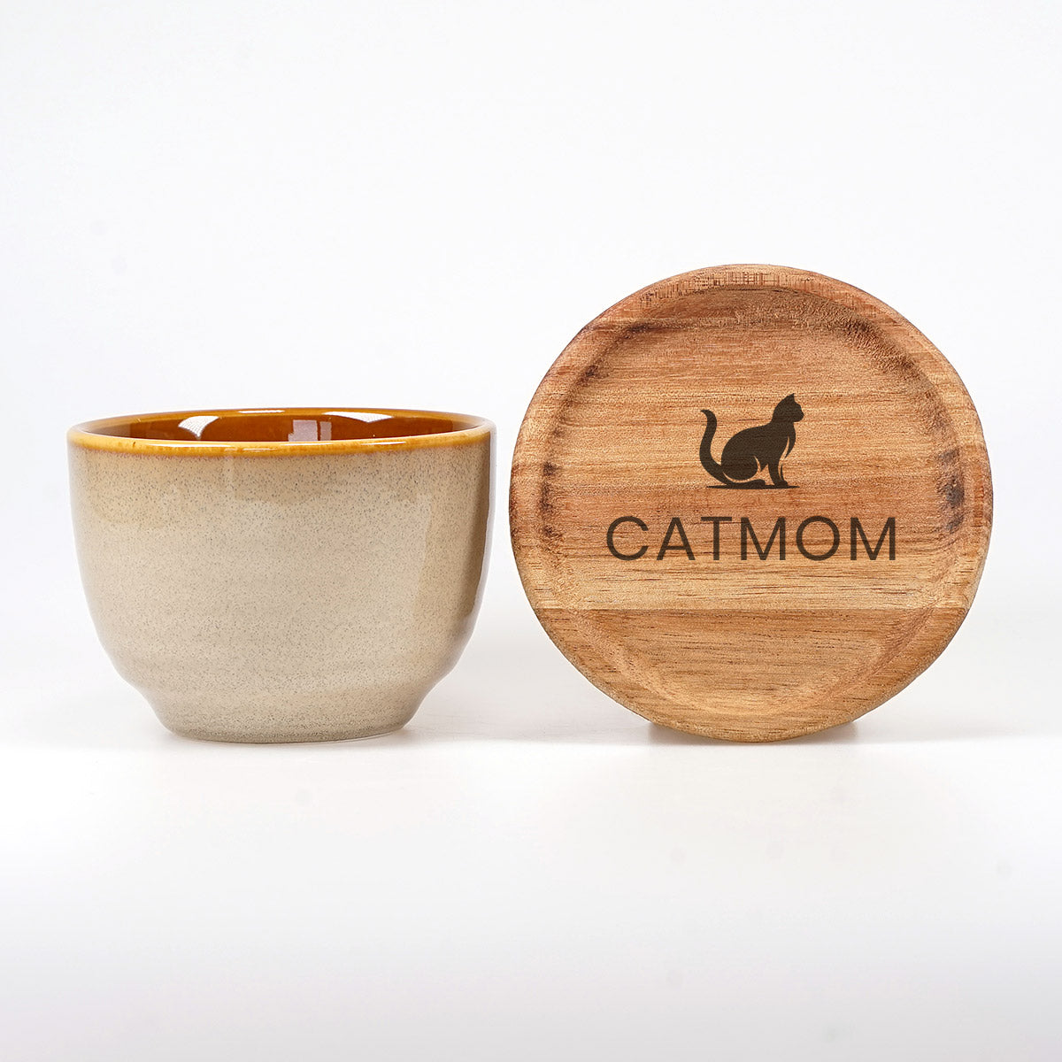 Premium Kaffeetasse & Holzuntersetzer im Set – „Cat Mom“