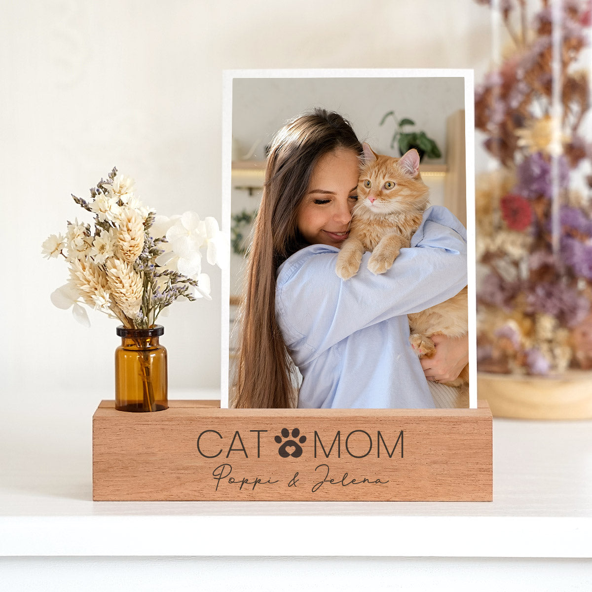 Personalisierter Fotoständer aus Holz mit Trockenblumen – „Cat Mom“