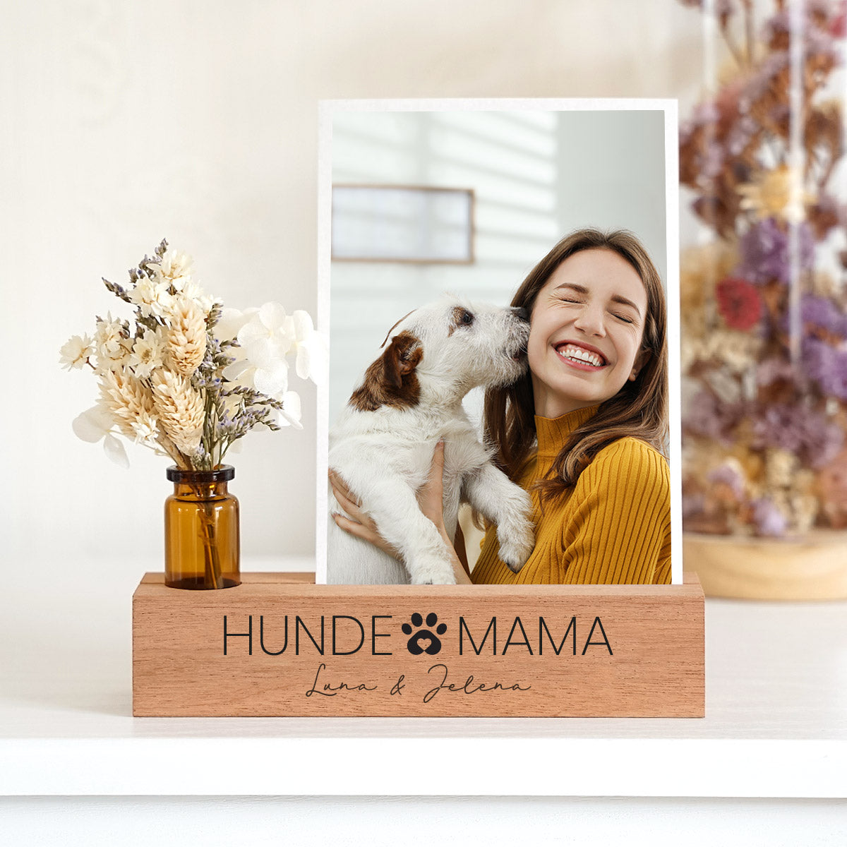 Personalisierter Fotoständer aus Holz mit Trockenblumen – „Hunde Mama“